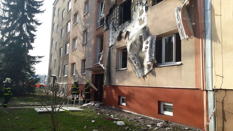 V Ostravě explodoval byt, pak začalo hořet. Šest lidí bylo zraněno